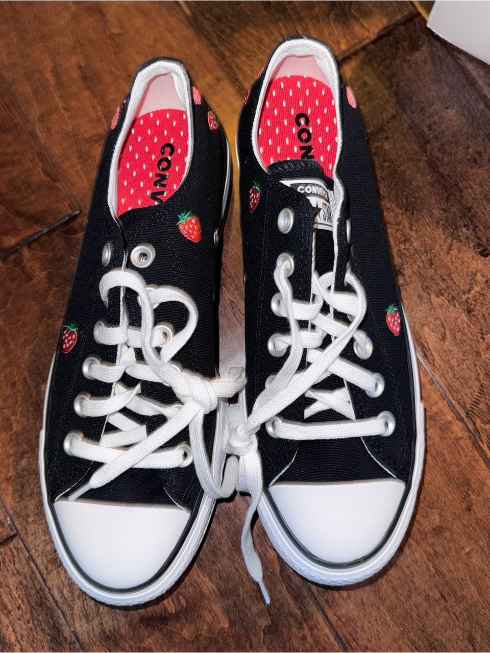 New cute Converse Chuck Taylor Low-Top Sneakers with Strawberry Embroidery - Picture 5 of 5
